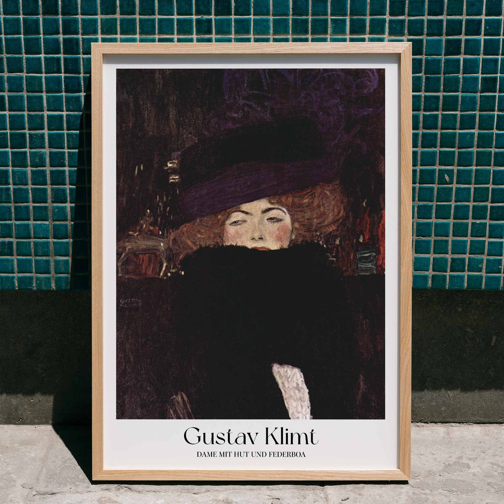Dame au chapeau et à la boa de plumes Canvas Print