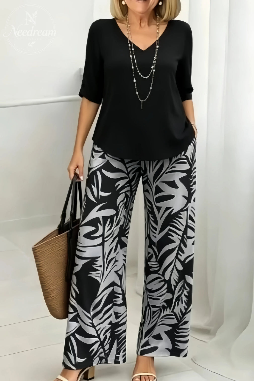 Women'S Suit: V-Neck Top And Printed Wide-Leg Pants