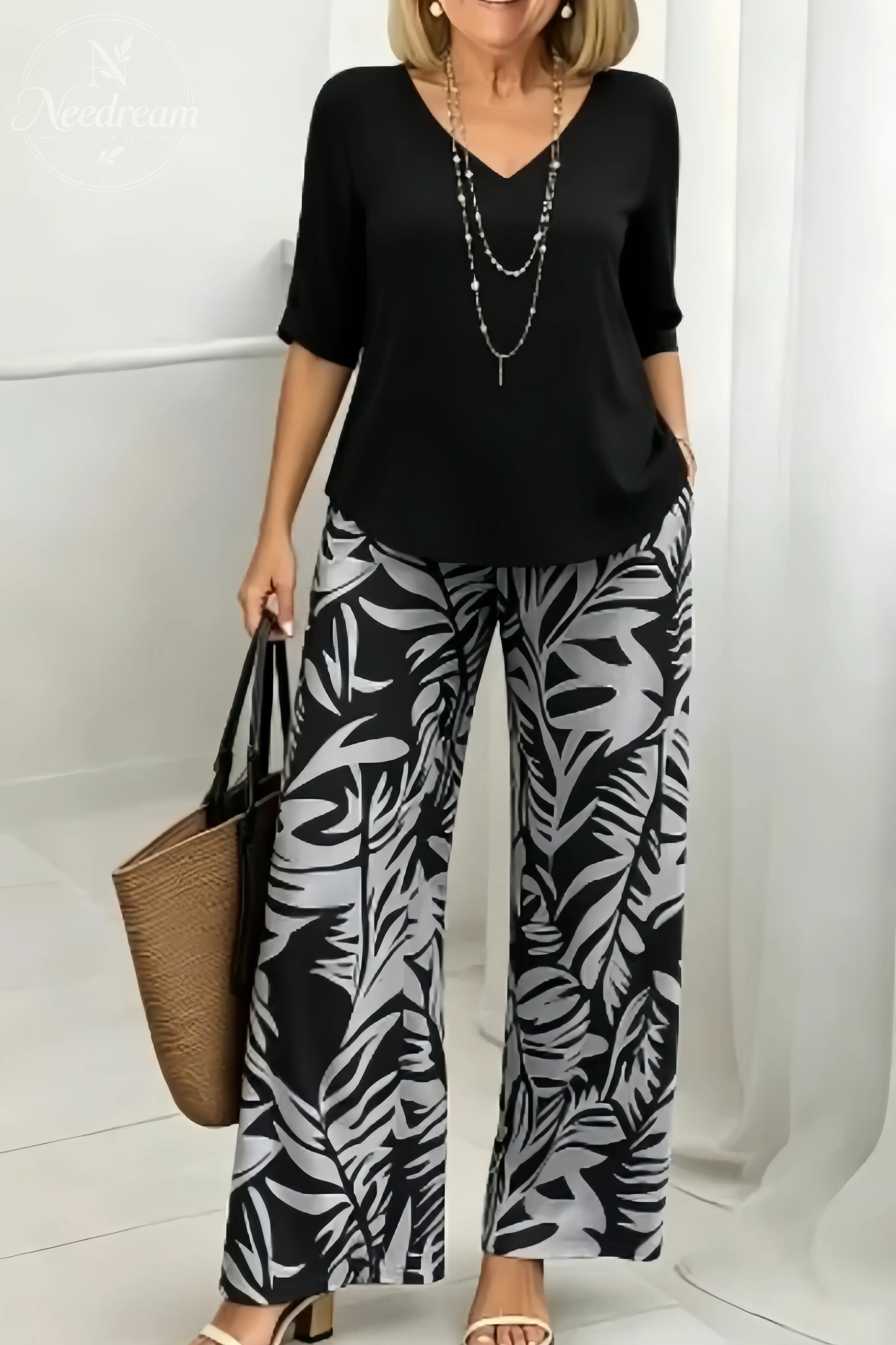 Women'S Suit: V-Neck Top And Printed Wide-Leg Pants